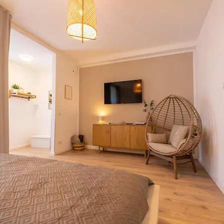 Modern Altstadt- Stilvolles Barrierefreies - Kostenloser Parkplatz Und Wlan Apartment *