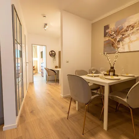 Modern Altstadt- Stilvolles Barrierefreies - Kostenloser Parkplatz Und Wlan Apartment
